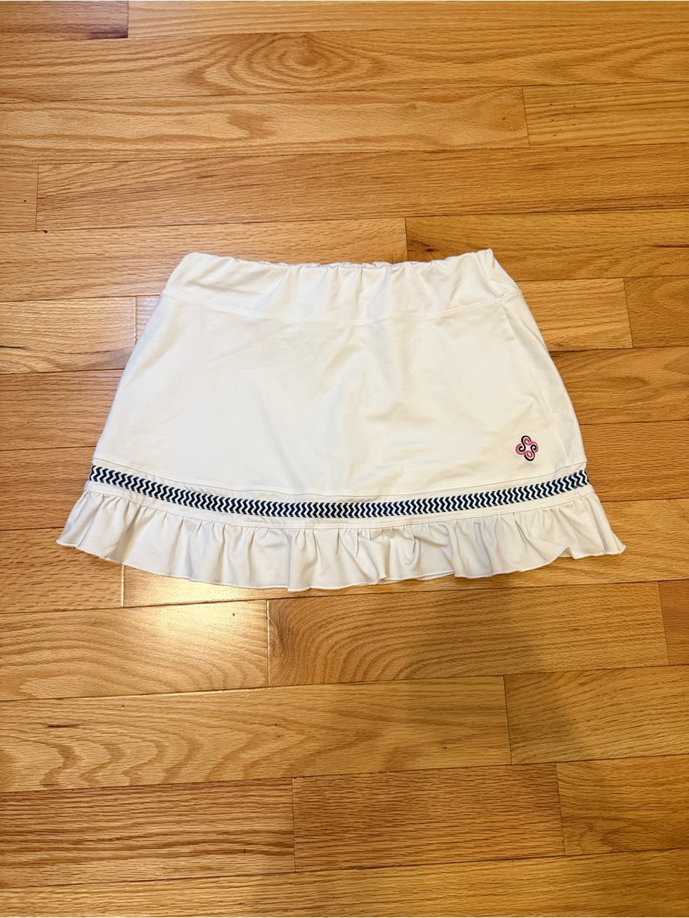Women’s White Tennis Skirt with Navy Chevron Trim - size small